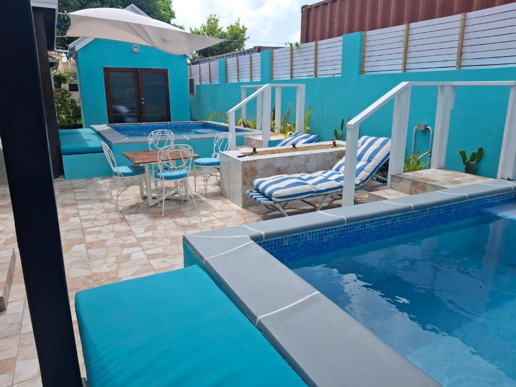 Bazén v ubytování BLR Villas Dover Beach nebo v jeho okolí