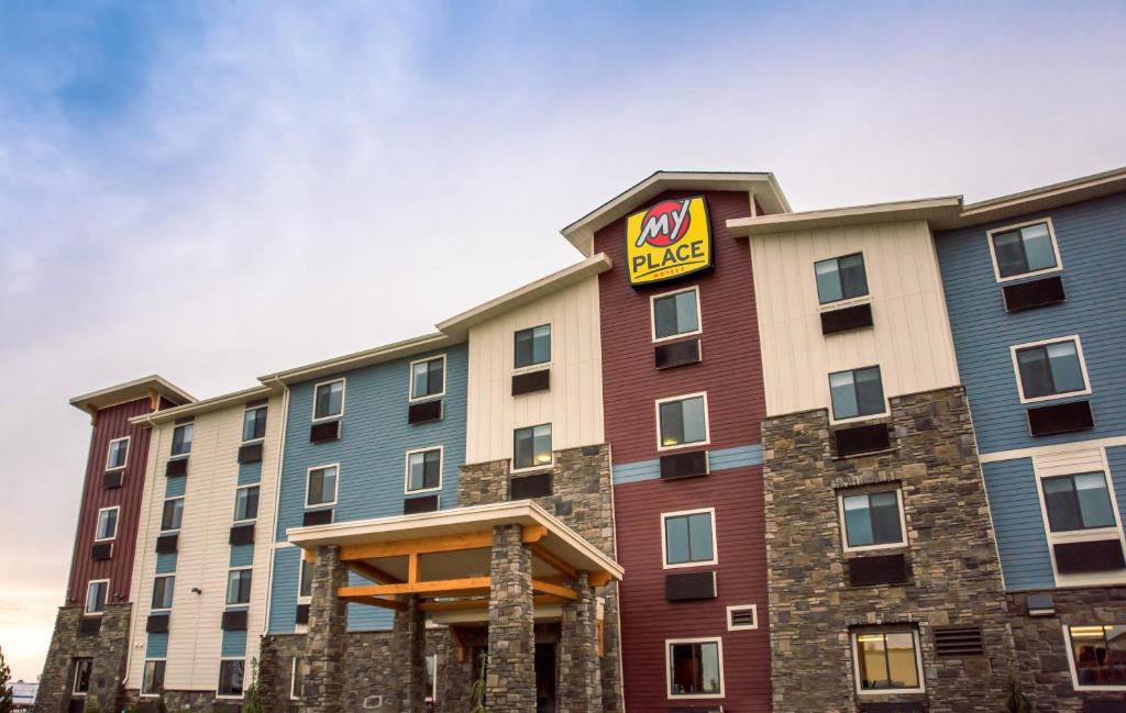 a hotel with a sign on the front of it at My Place Hotel-Boise/Meridian, ID in Meridian