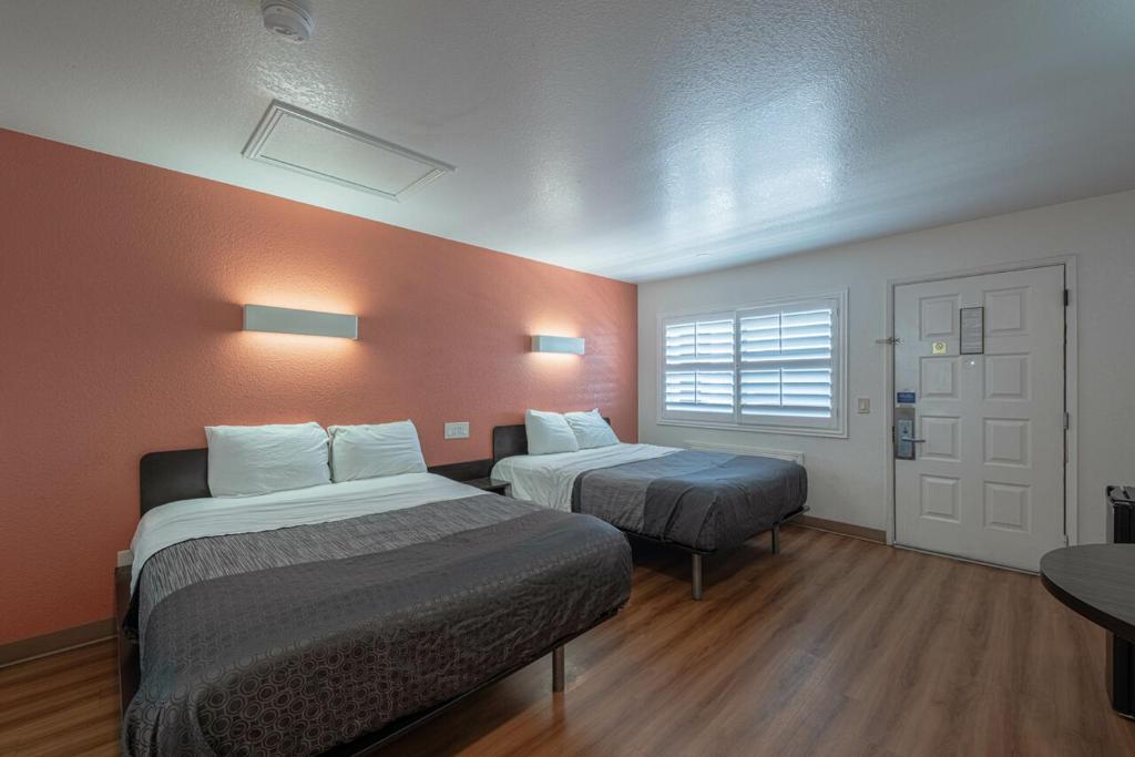 Coastal Valley Inn - Standard Double Room
