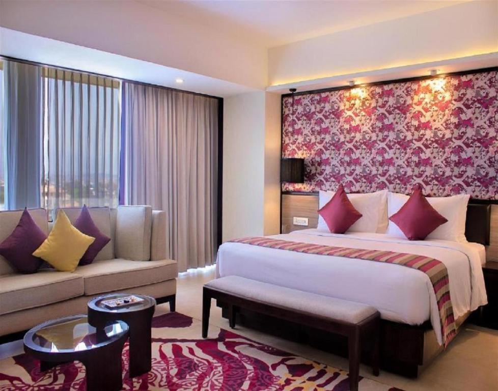 Ένα ή περισσότερα κρεβάτια σε δωμάτιο στο Hotel AELA Grand Near Delhi Airport By LA CASA