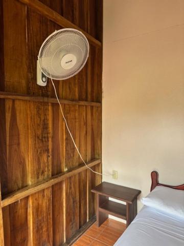 Postel nebo postele na pokoji v ubytování Alpha Arenal