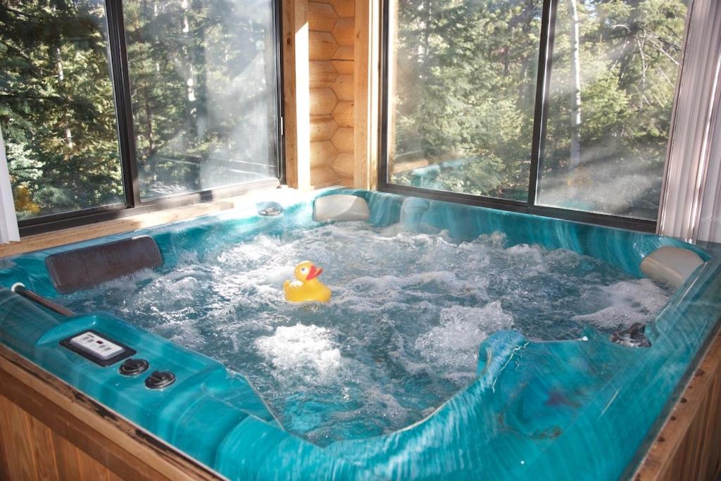 Φωτογραφία από το άλμπουμ του 10 Bed Luxurious Spa Cabin σε Duck Creek Village
