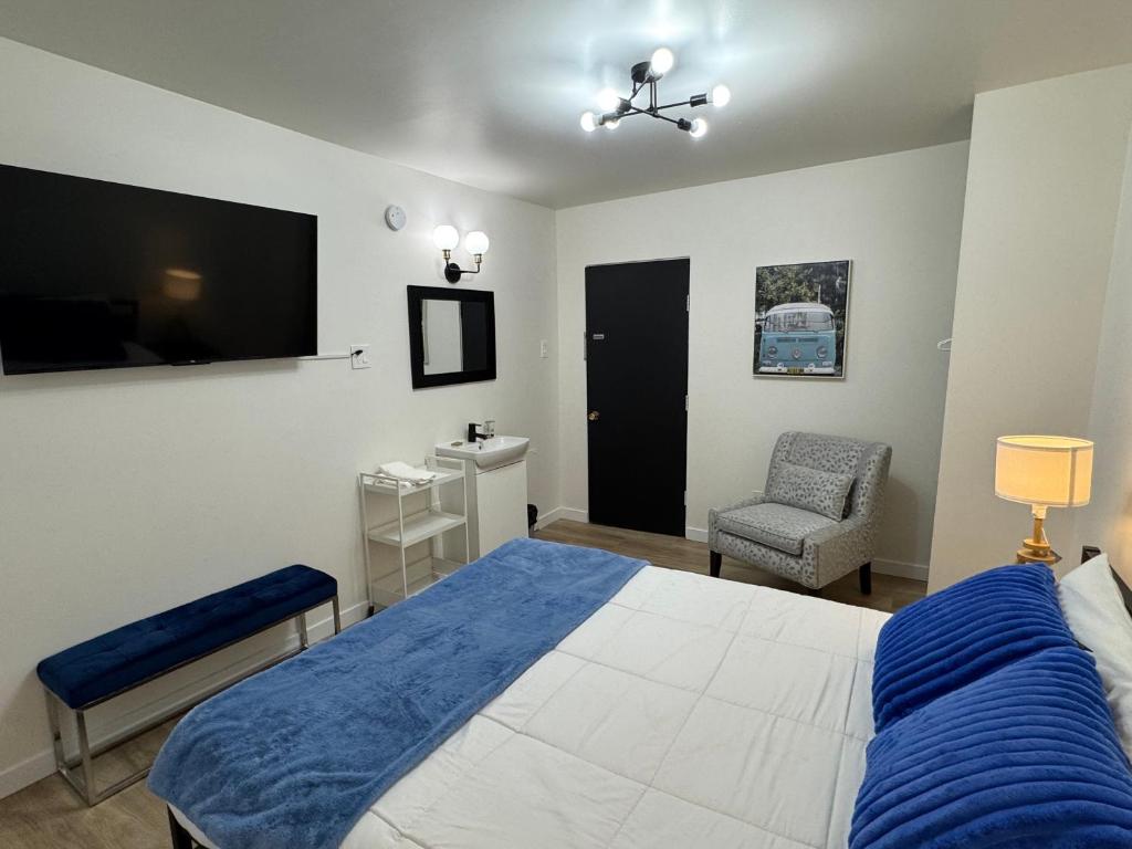 
Double Room with Shared Bathroom
