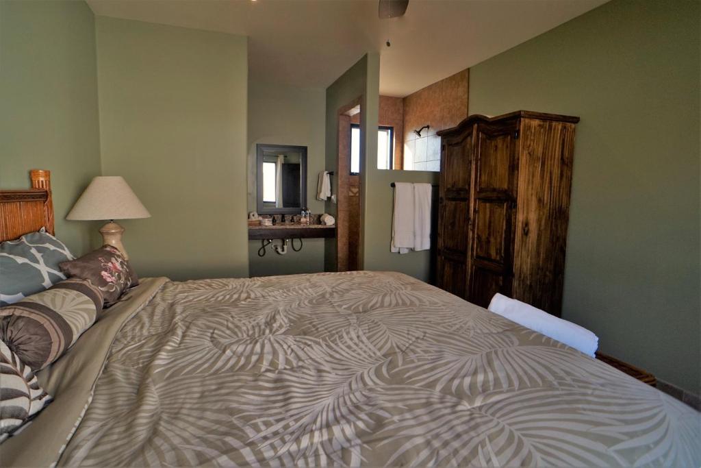 Cerritos Beach Inn - Room King Con Mountain View
