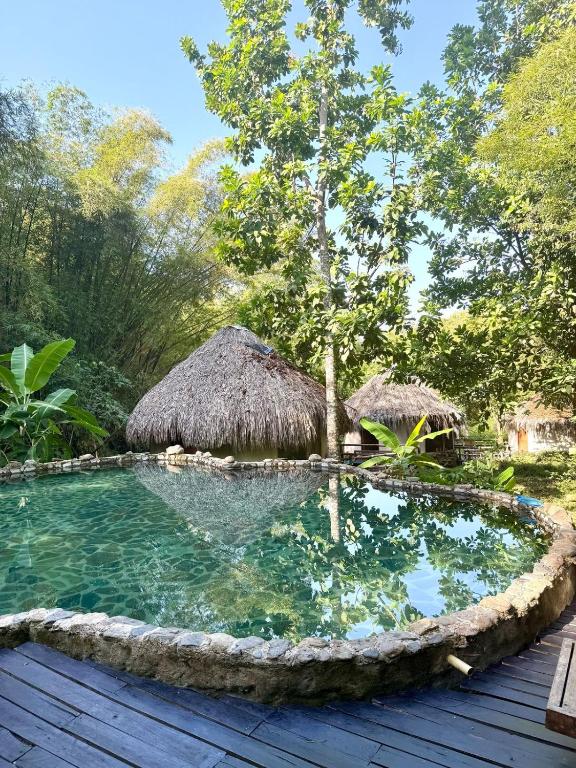 Bazén v ubytování Las Cabañas del Rio nebo v jeho okolí