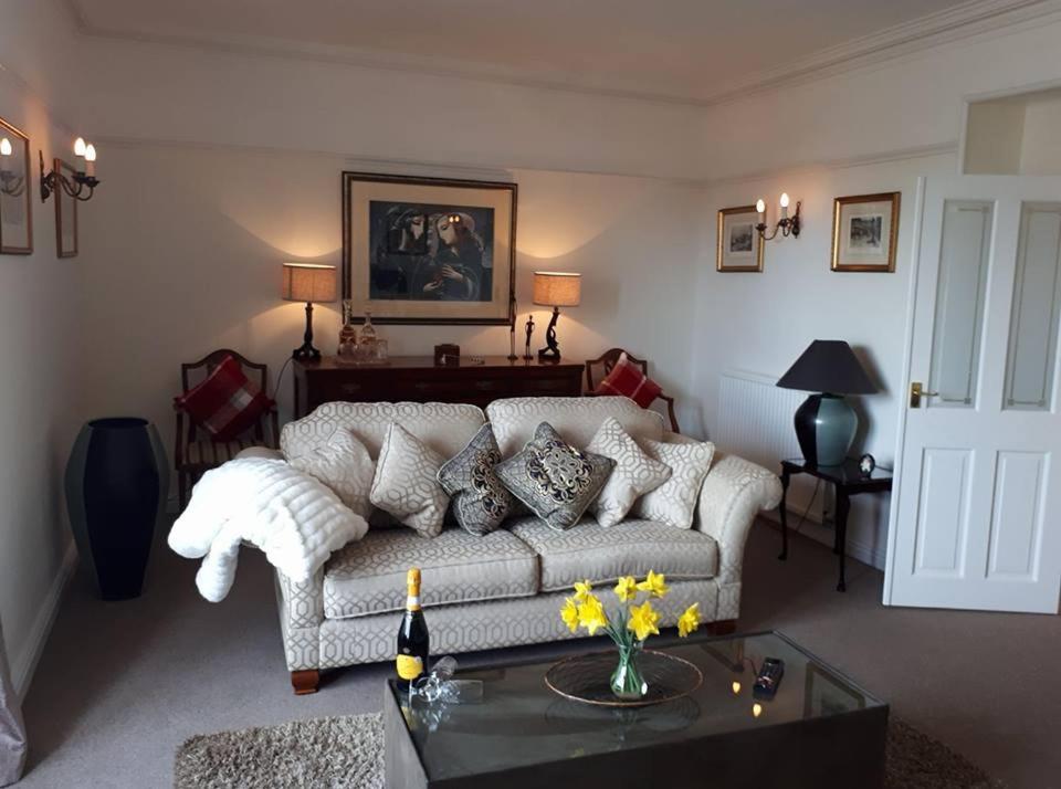 Χώρος καθιστικού στο Foxgloves apartment Windermere