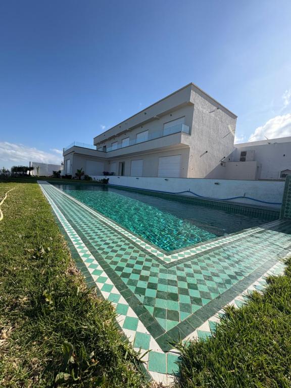 Kolam renang di atau dekat dengan Villa Beni Mejmel avec vue exceptionnelle