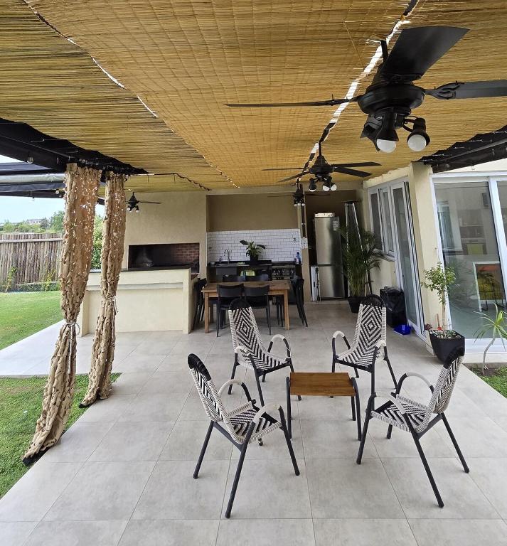 Casa Familiar Vista al Lago - Barrio Privado Escobar - 3 habitaciones - Pileta Climatizada y Jacuzzi