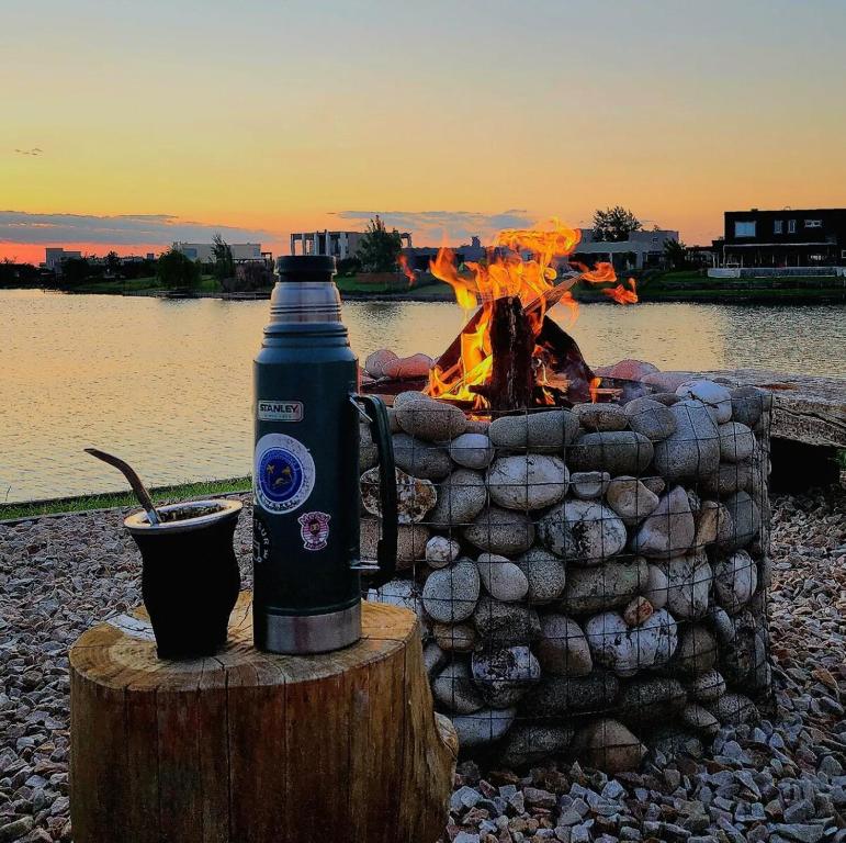 Casa Familiar Vista al Lago - Barrio Privado Escobar - 3 habitaciones - Pileta Climatizada y Jacuzzi