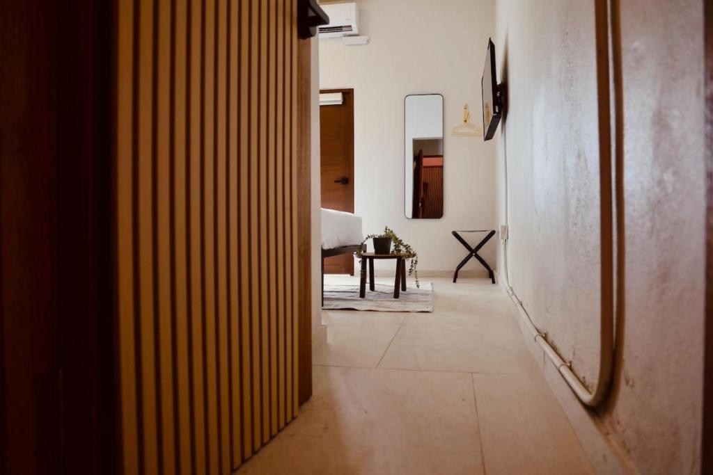 Fotografie z fotogalerie ubytování Room 11 Balcony Bliss in Creative Santurce v destinaci San Juan