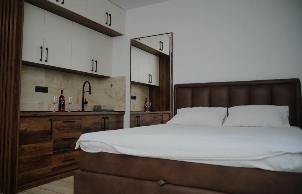 Postel nebo postele na pokoji v ubytování Apartman sa djakuzijem