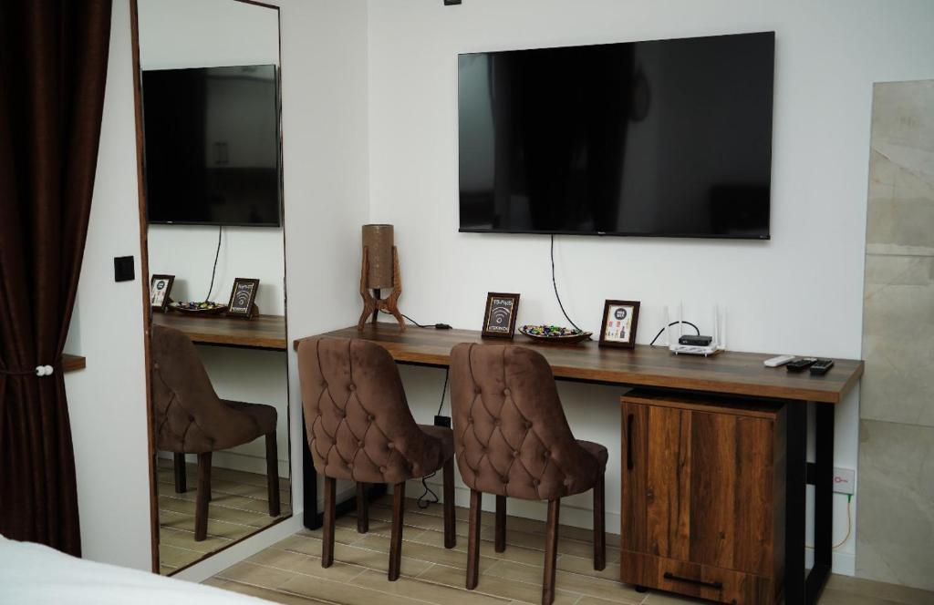 TV a/nebo společenská místnost v ubytování Apartman sa djakuzijem