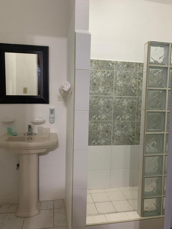 Koupelna v ubytování Bonefish Hotel