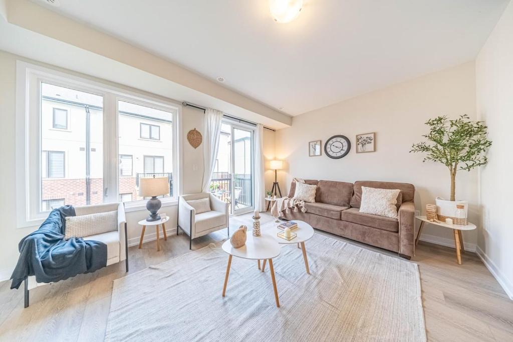 Et opholdsområde på Entire home in Oakville, Canada