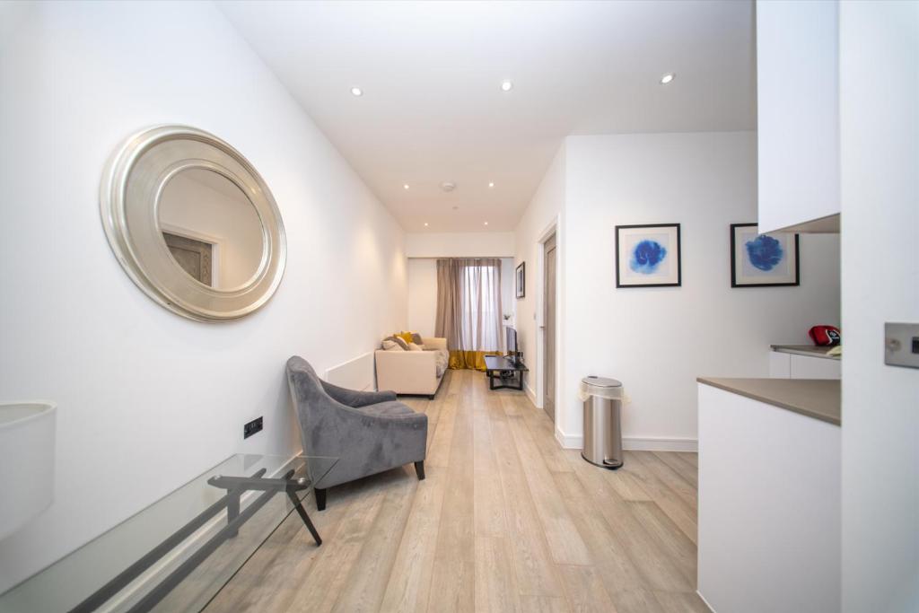 Posezení v ubytování 1 Bed, Close to Slough Station, 20 min to Heathrow Airport