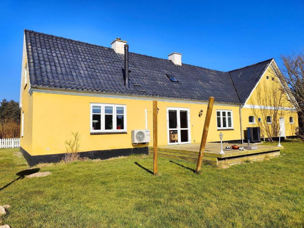 Hoone, kus puhkemaja asub