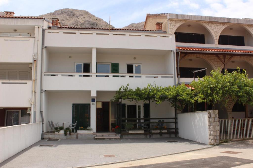 Apartments with parking space Baska, Krk - 24184