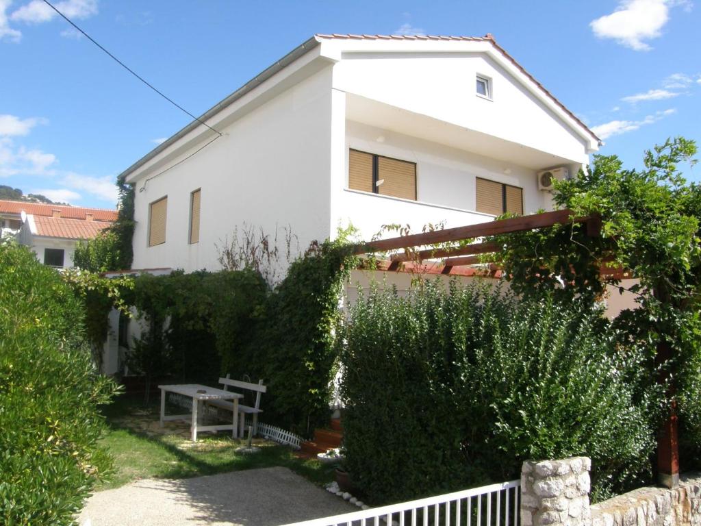 Apartments with parking space Baska, Krk - 24201