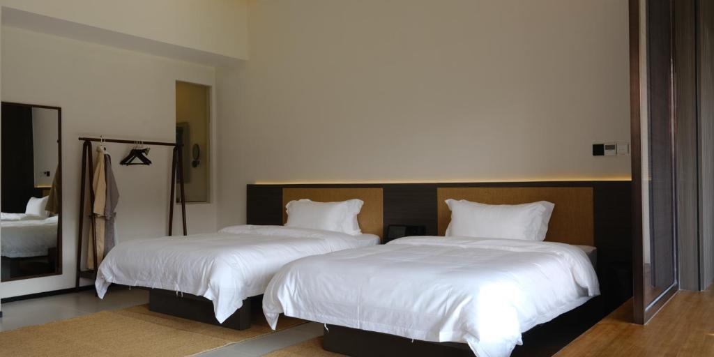 Postel nebo postele na pokoji v ubytování Huangshan Yixian Pumanmanju Hotel