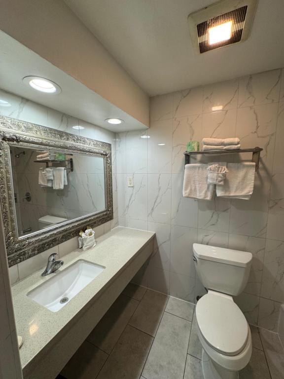 Sunset Inn & Suites - Habitación Doble Con Balcón