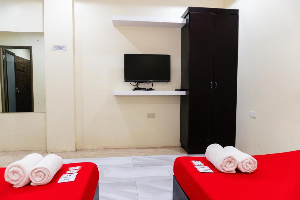 Postel nebo postele na pokoji v ubytování The JRJF Hotel near Tagum Terminal