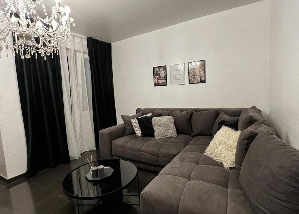 a living room with a couch and a glass table at Ferienwohnung Noni im Herzen von Bad Neuenahr in Bad Neuenahr-Ahrweiler