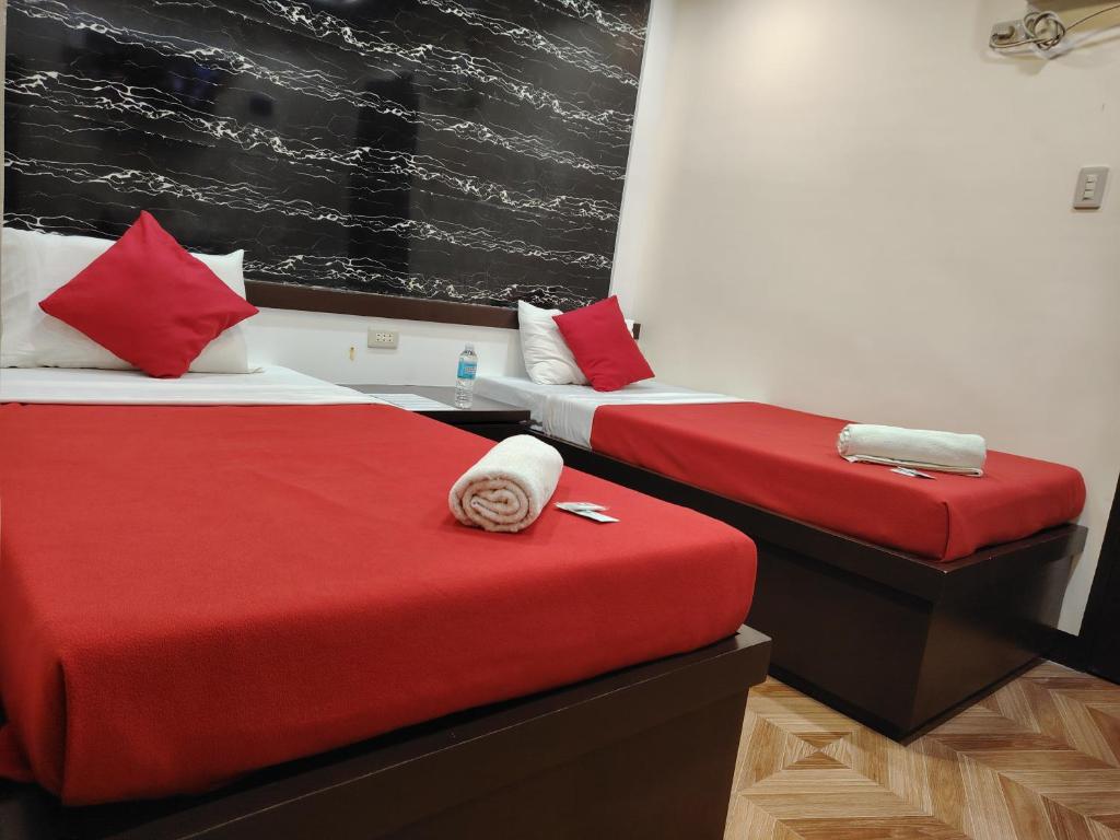 Postel nebo postele na pokoji v ubytování The JRJF Hotel near Tagum Terminal