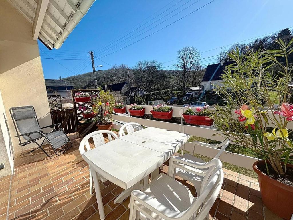 a white table and chairs on a patio with potted plants at Confortable appartement proche du Port Guillaume pour 4 avec animaux admis - FR-1-465-125 in Dives-sur-Mer