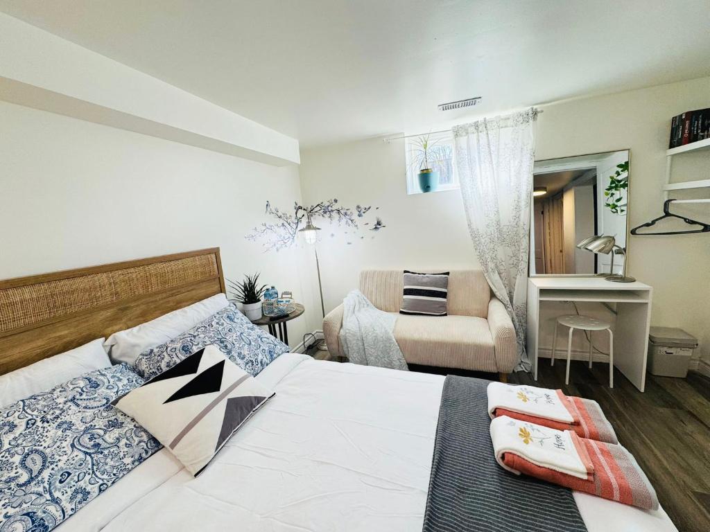Ένα ή περισσότερα κρεβάτια σε δωμάτιο στο Sunrise BnB - Free Parking