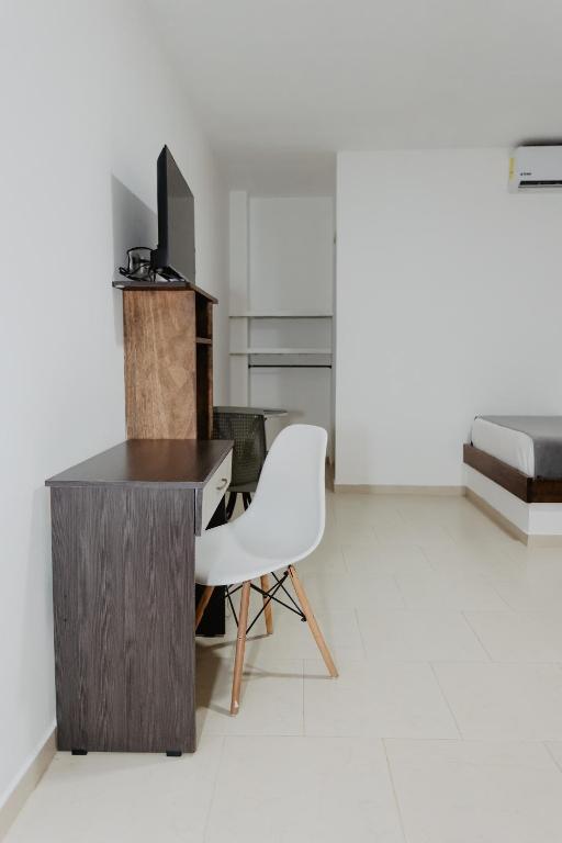 TV a/nebo společenská místnost v ubytování Hotel Plataneras Confort