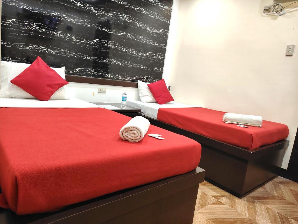 Postel nebo postele na pokoji v ubytování The JRJF Hotel near Tagum Terminal
