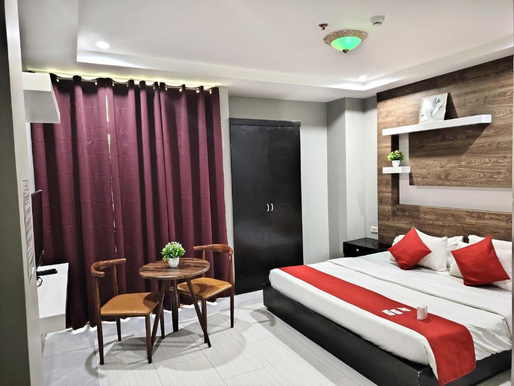 Postel nebo postele na pokoji v ubytování The JRJF Hotel near Tagum Terminal