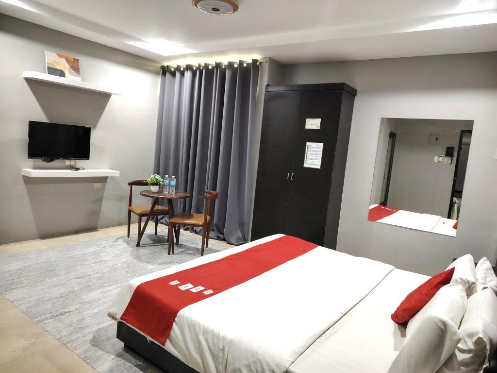 Postel nebo postele na pokoji v ubytování The JRJF Hotel near Tagum Terminal