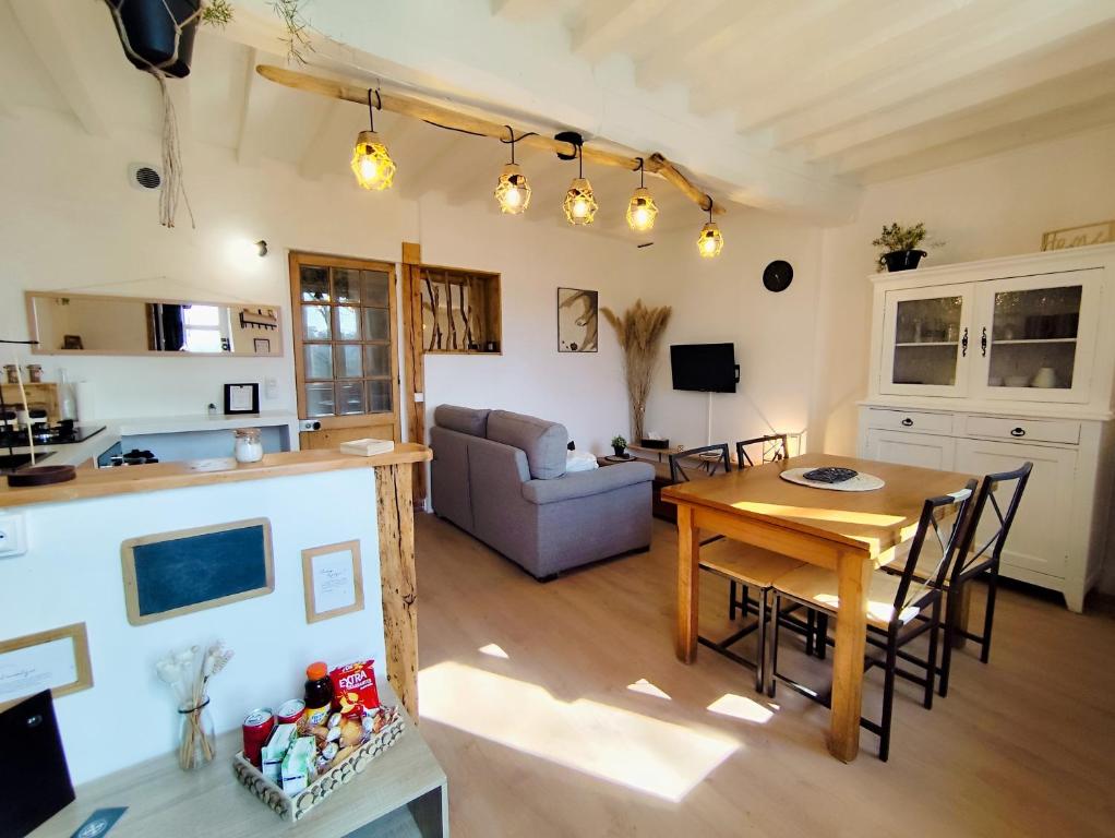 Kuchyň nebo kuchyňský kout v ubytování Maison au calme proche A4 Disney Petit déjeuner possible