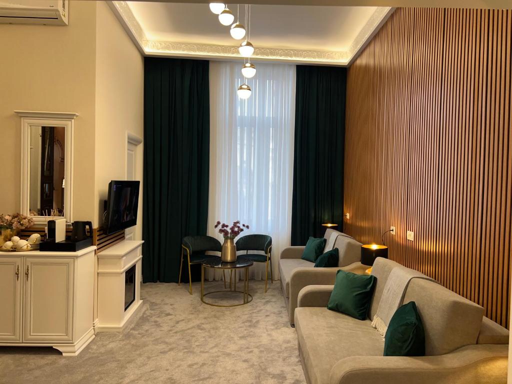 
Deluxe One-Bedroom Apartment with City View
