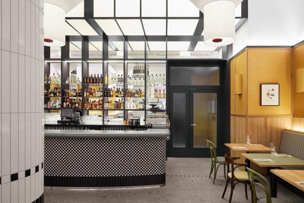 Lounge nebo bar v ubytování Kimpton Main Frankfurt by IHG