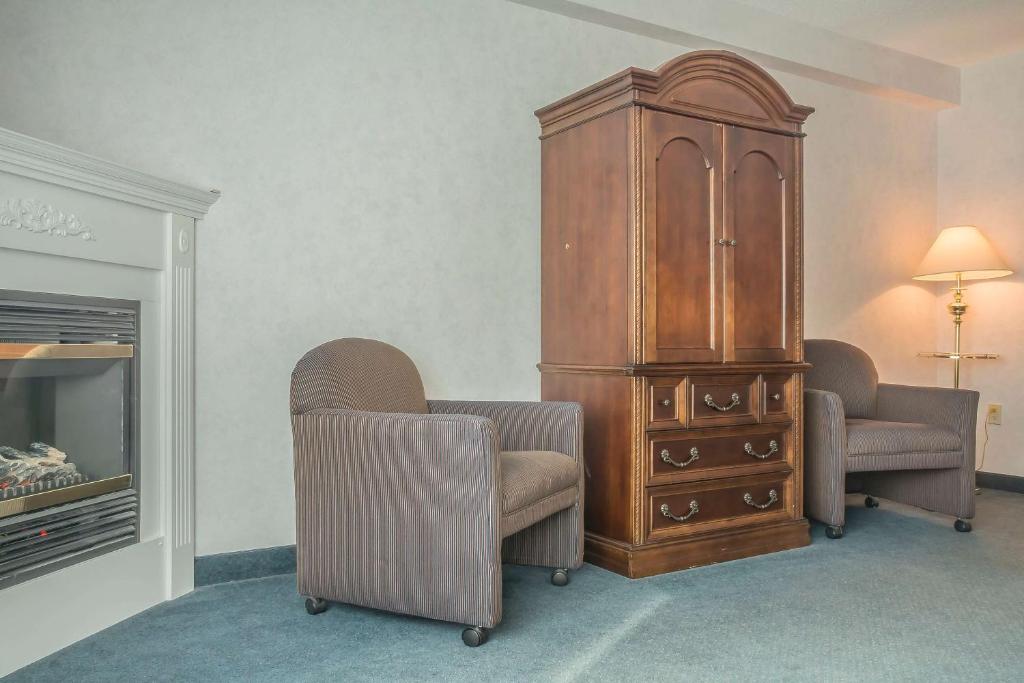 Posezení v ubytování Rodeway Inn Fallsview