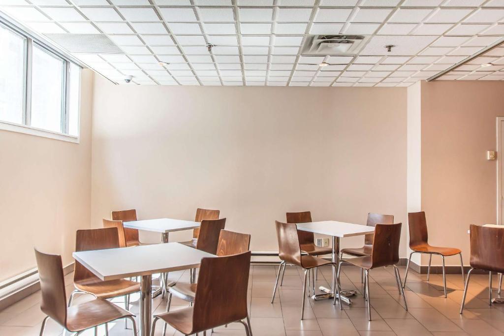 Comfort Suites Downtown - Resim 31