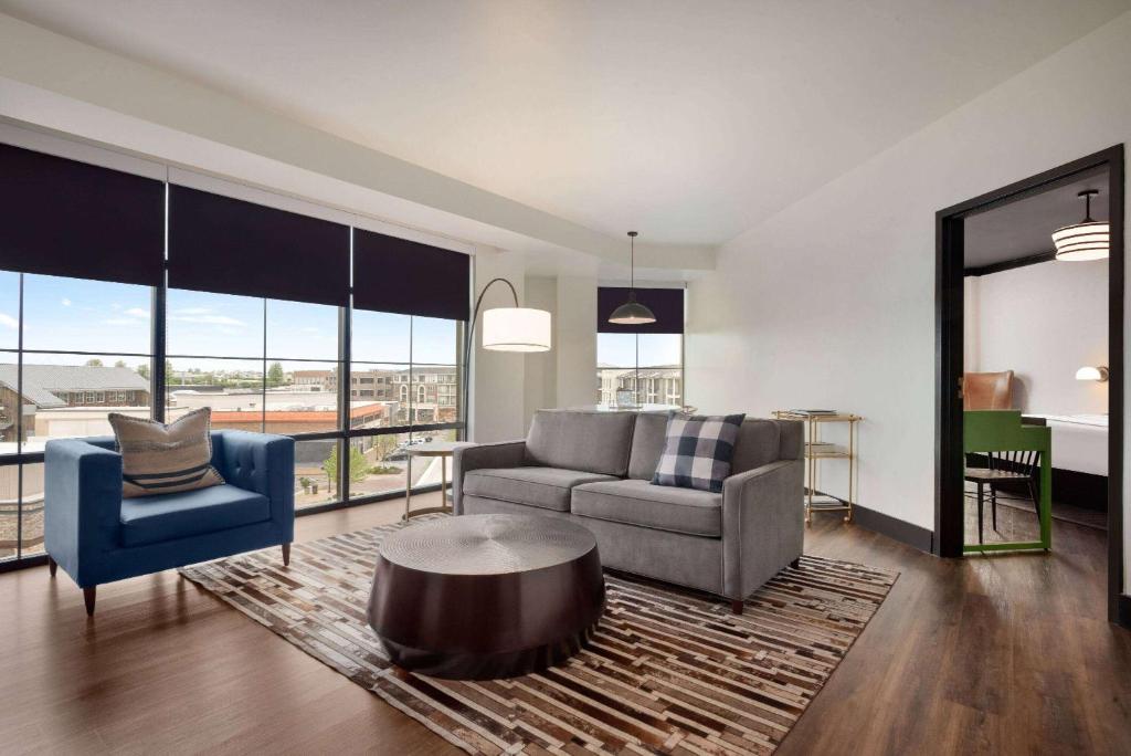 Posezení v ubytování Origin Lexington, a Wyndham Hotel