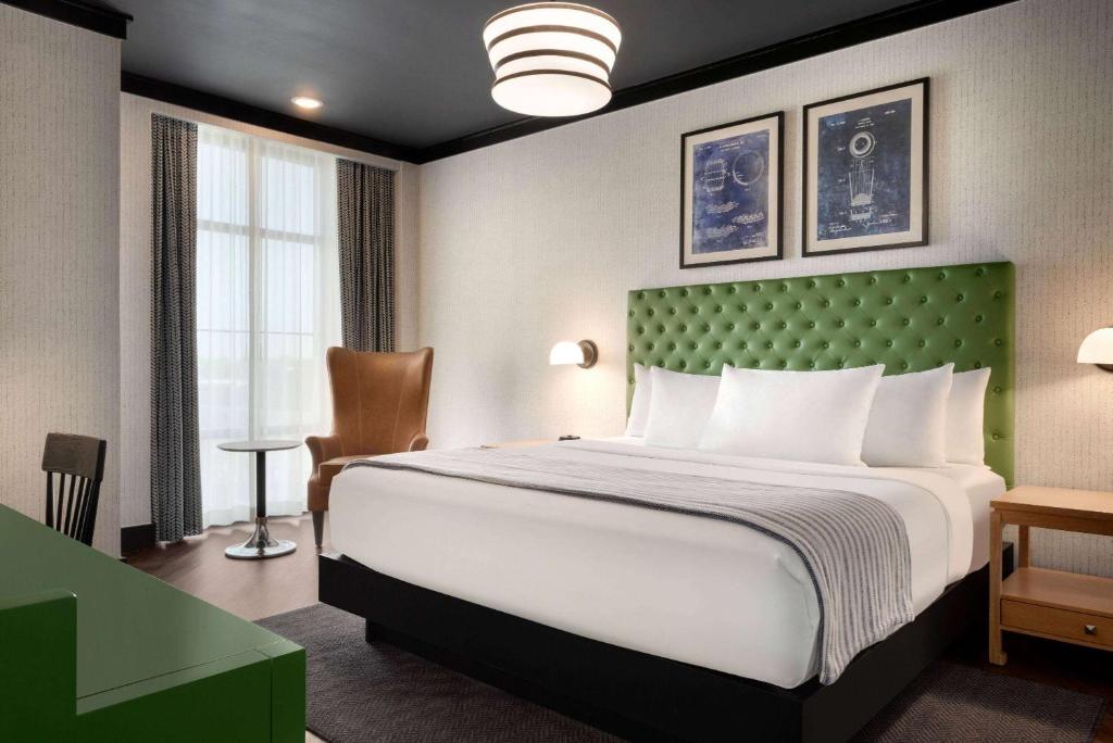 Postel nebo postele na pokoji v ubytování Origin Lexington, a Wyndham Hotel