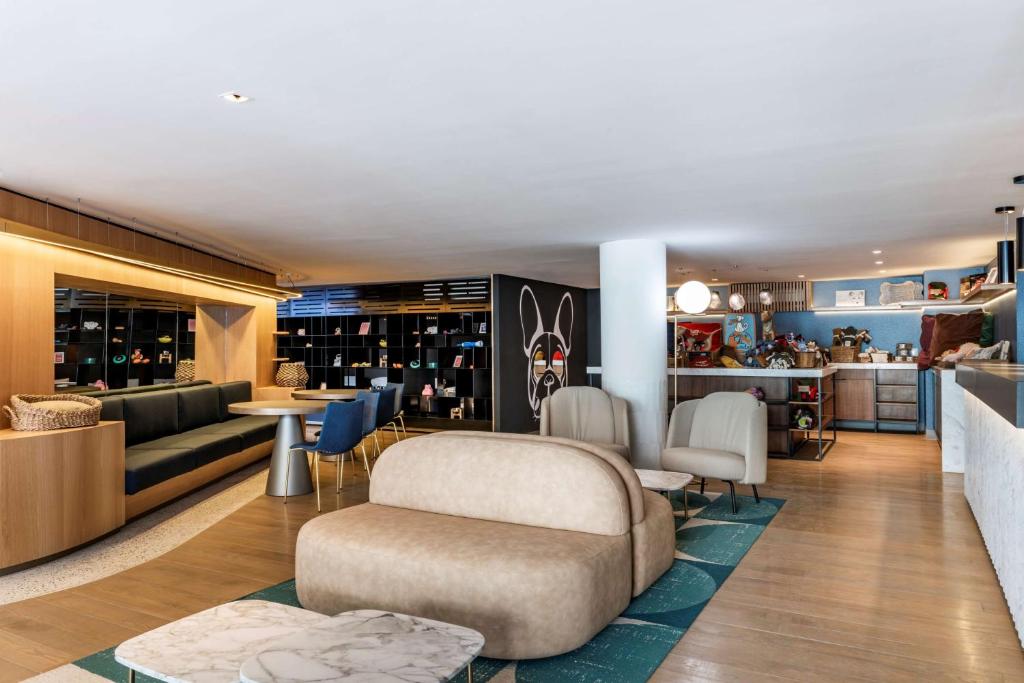 Un lugar para sentarse en Andaz Condesa Mexico City, By Hyatt