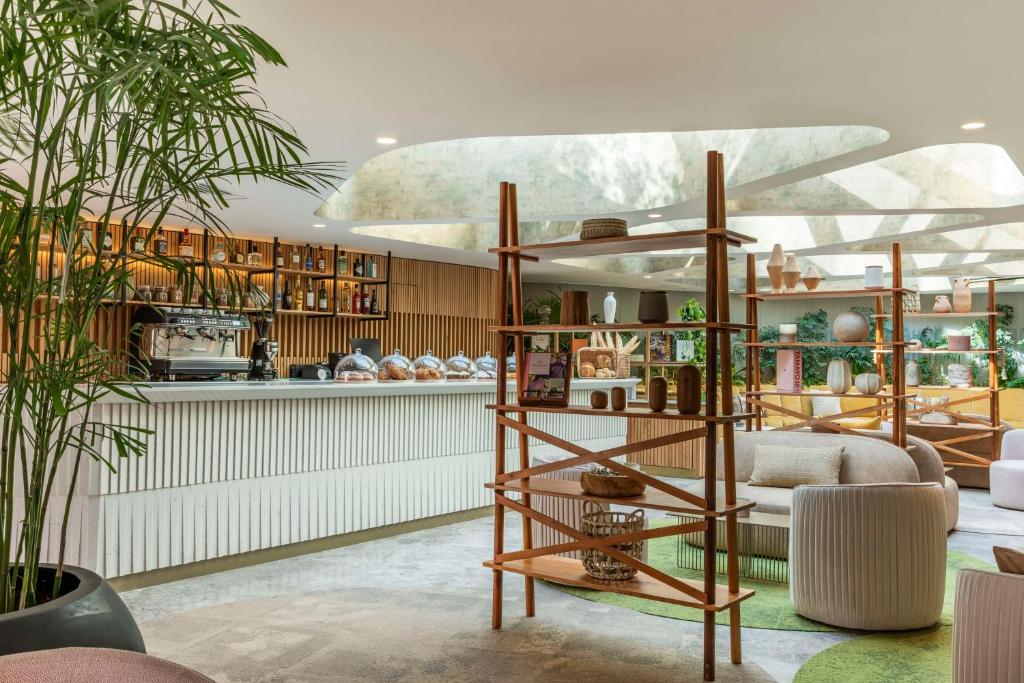 Un restaurante u otro lugar para comer en Andaz Condesa Mexico City, By Hyatt
