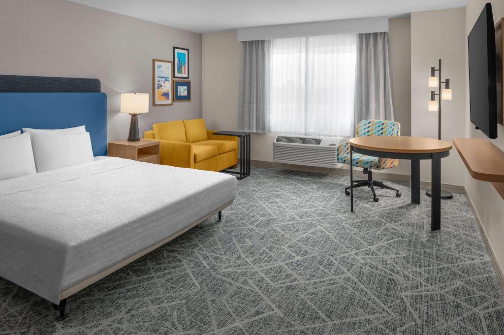 Hampton Inn by Hilton Costa Mesa Newport Beach photo