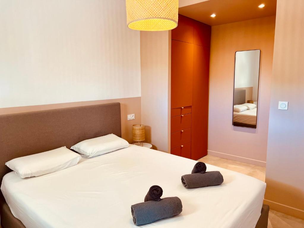 Łóżko lub łóżka w pokoju w obiekcie Villa Livia Porticcio piscine 500m plage