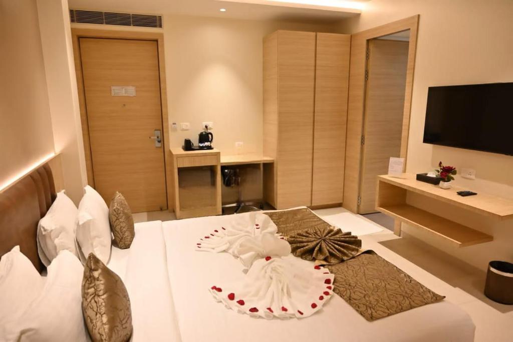 Postel nebo postele na pokoji v ubytování Hotel Ramida Plaza At Delhi Airport