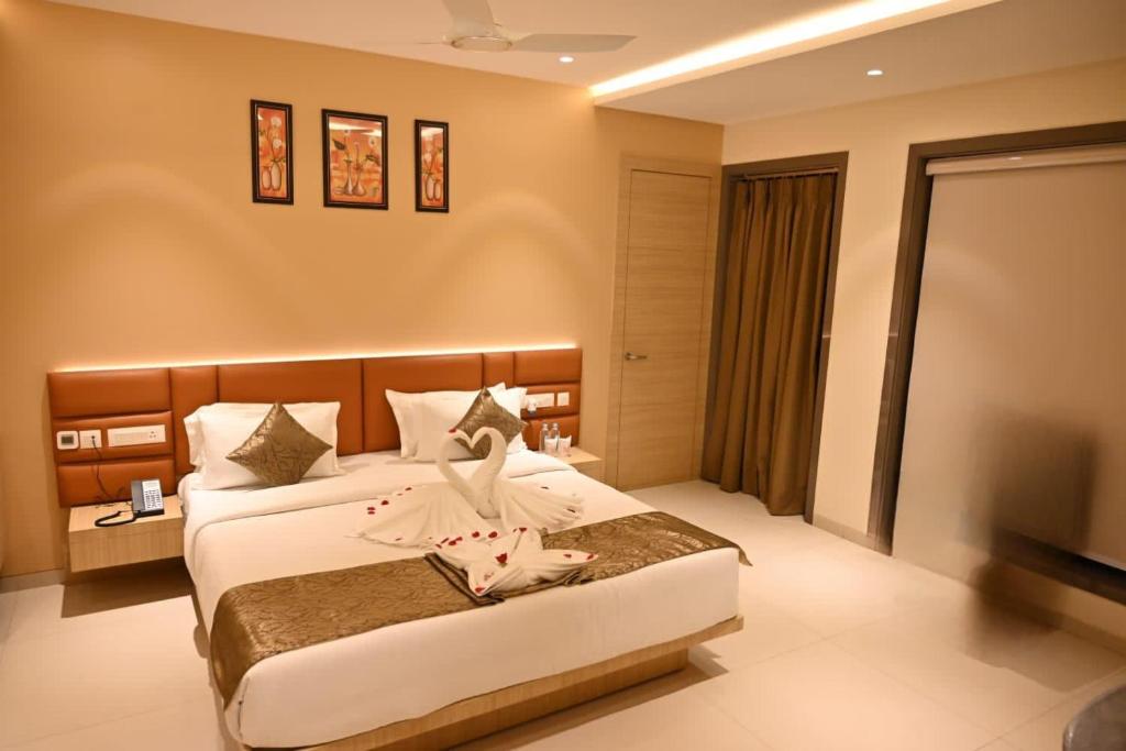 Postel nebo postele na pokoji v ubytování Hotel Ramida Plaza At Delhi Airport
