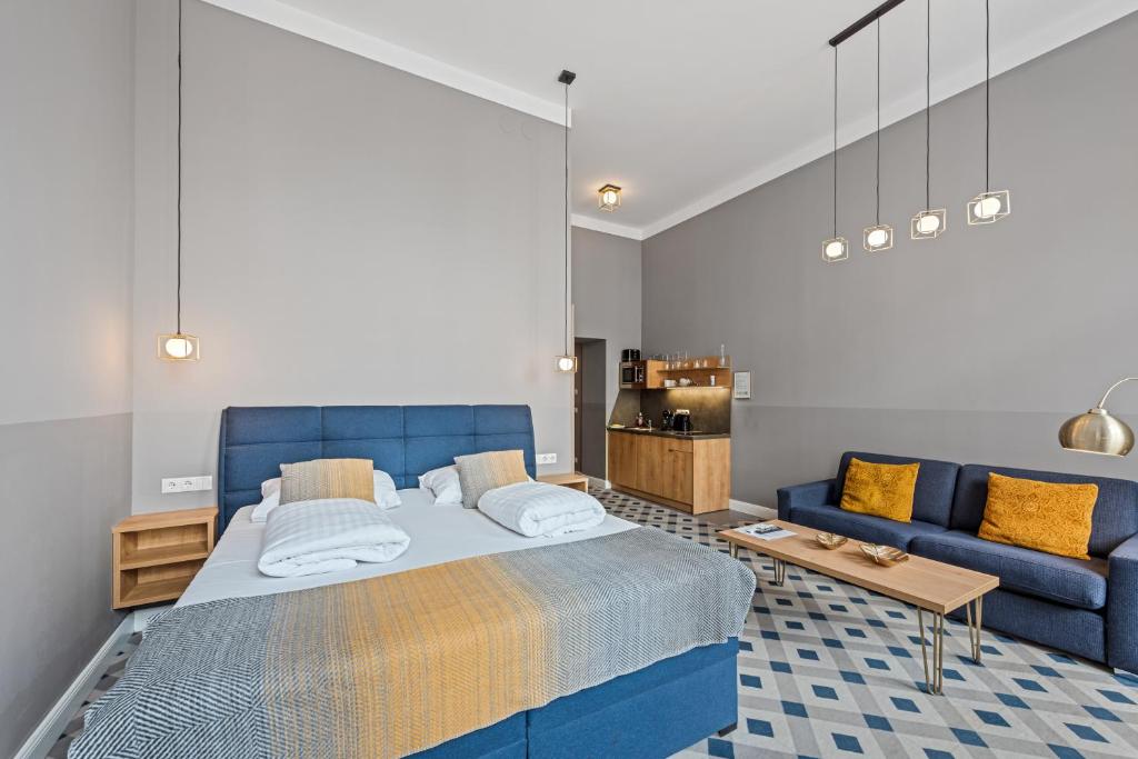 Łóżko lub łóżka w pokoju w obiekcie KH Opera Apartments