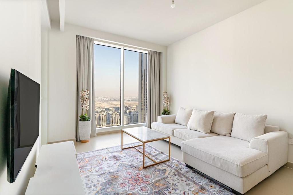 TV a/nebo společenská místnost v ubytování FIRST CLASS 1BR Cozy Harbour Hideaway