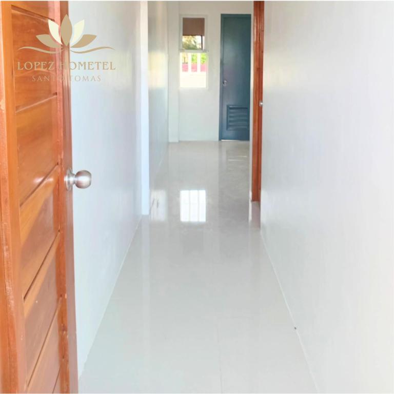 Fotografie z fotogalerie ubytování Lopez Hometel v destinaci Santo Tomas