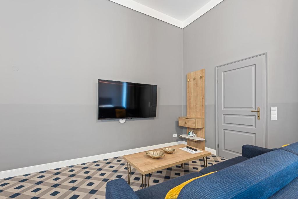 Telewizja i/lub zestaw kina domowego w obiekcie KH Opera Apartments